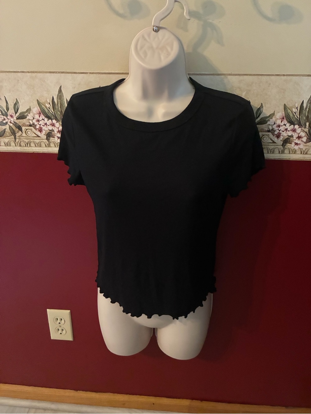 Black Ribbed Short Sleeve Crop Top - Classic Women's Tee